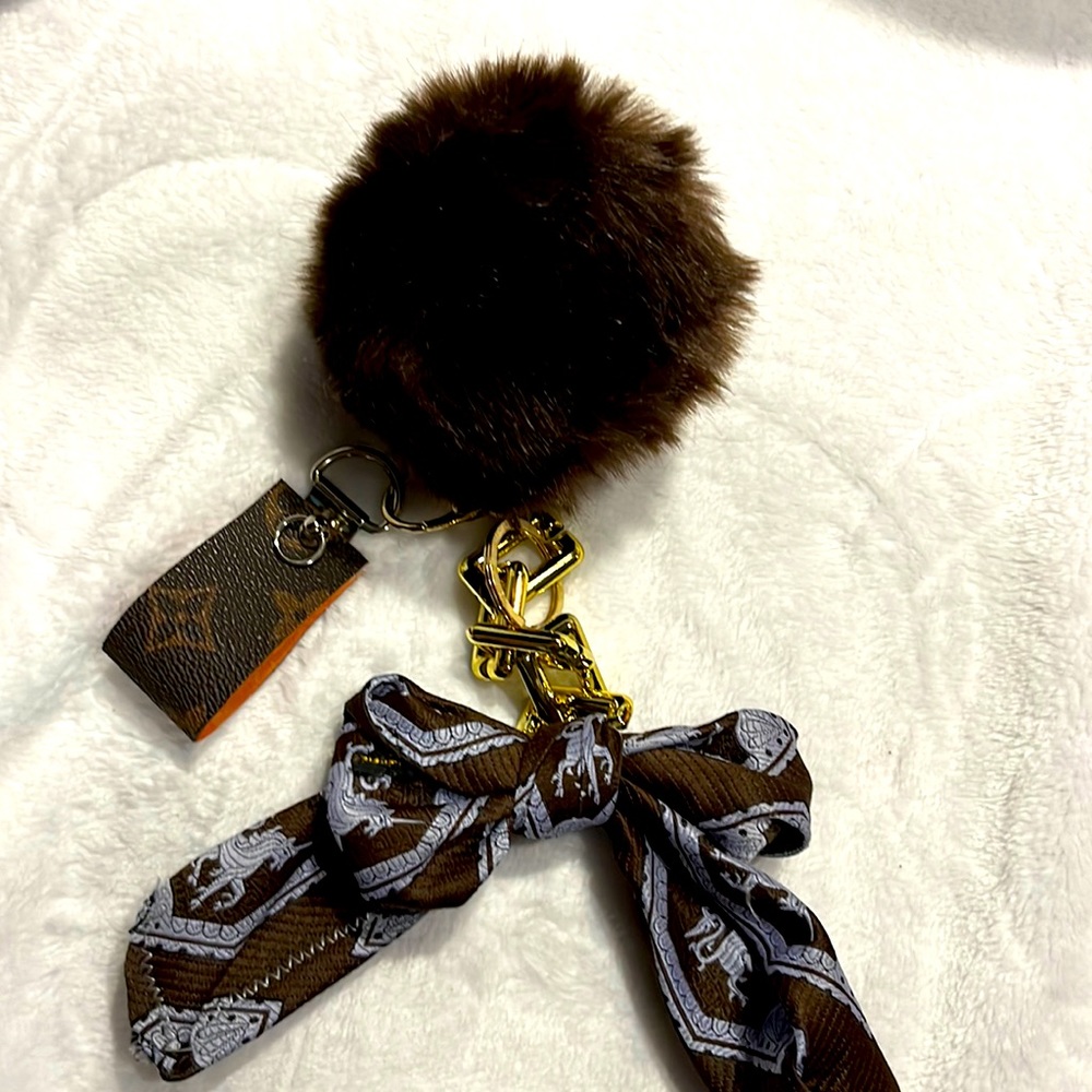 LV large bow keyfob
